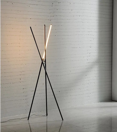 Adjustable LED Tripod Floor Lamp black