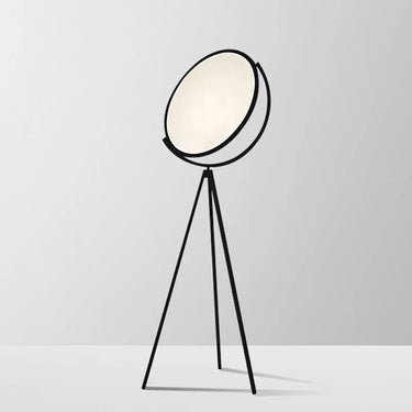 Tripod floor lamp detail